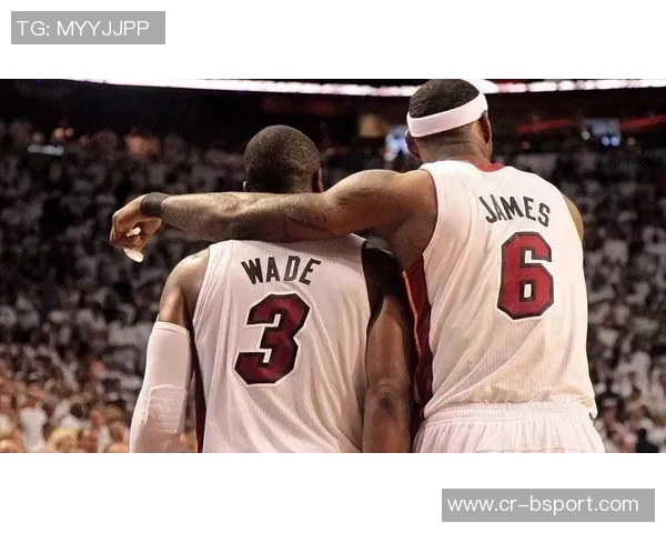 詹姆斯与画家亲密合影庆祝传递兄弟情谊与骄傲之情