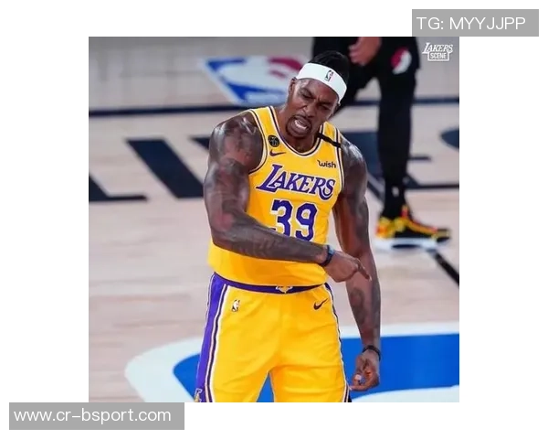 霍华德晒与佩林卡合照及39号球衣照为湖人加油展现归队决心