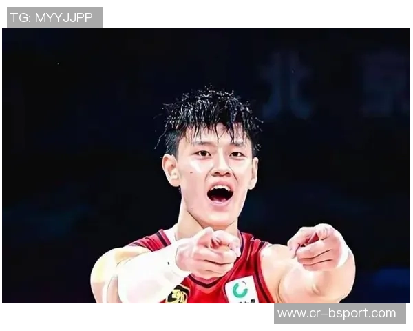 曾凡博突破遭遇压力险些失误及时回传队友化解危机