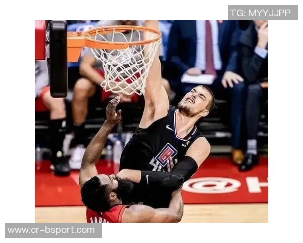 祖巴茨谈与哈登默契配合称只需正确跑位即可获得传球机会