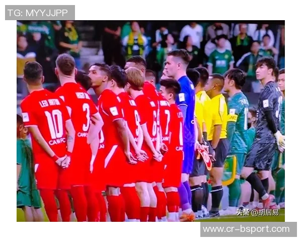 北看台球迷用手电筒拼出冠军奖杯形状为国安加油助威亚冠二国安战麦克阿瑟